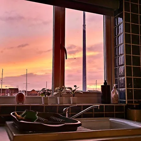 Peaceful Waterfront Apartment, Private Parking, Hull Marina Kingston upon Hull Exterior photo